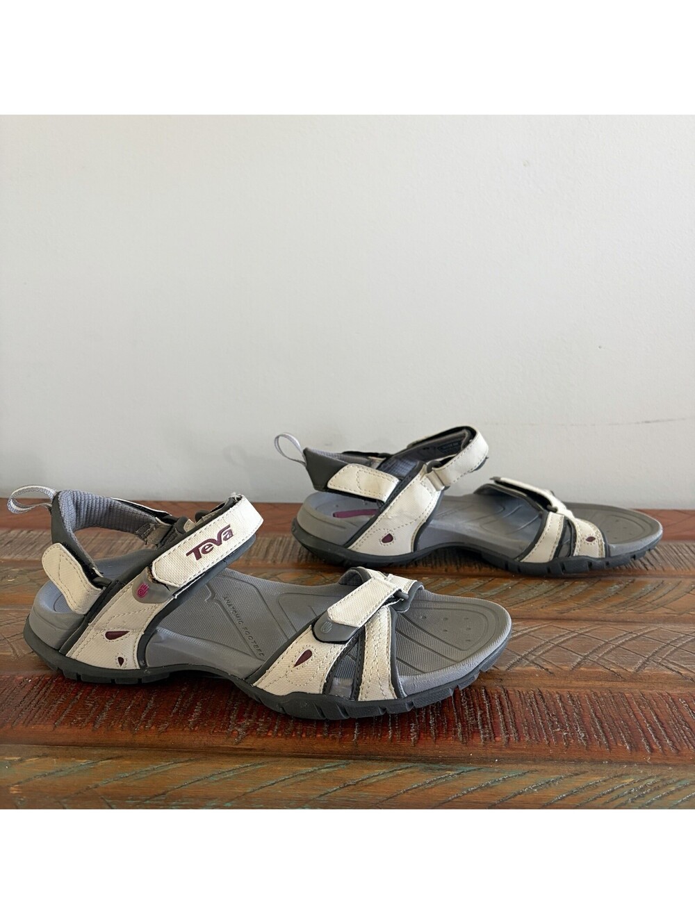 Teva Women’s 9 Numa Sport Strap Sandals Gray Ivory Outdoor Comfort Adjustable